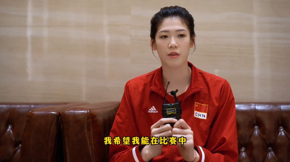 一路高分的暑期超英口碑 《闪电侠》曝新预告 闪电侠联手蝙蝠侠女超人战斗 2023-05-16 由华纳兄弟影片公司发行的DC超级英雄电影《闪电侠》(The Flash)发布全新角色海报及“逆时狂奔”预告片，一场为救所爱亲人的时空穿越却引发了宇宙秩序的崩塌，被困在过去时空里的闪电侠联手蝙蝠侠、超 《闪电侠》导演离职 消息称原因在于创意冲突 2016-05-03 据国外媒体报道，日前《闪电侠》导演赛斯·格雷厄姆·史密斯由于和DC产生“创作分歧”的原因，宣布不再执导《闪电侠》，而是加入编剧组只负责剧本创作。