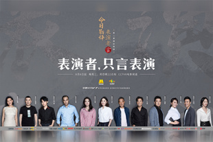 等到后来她要反抗，想要冲出来，家庭对她的影响已经很深远了，所以她的反抗路径和姐姐会形成一种不一样的反差。